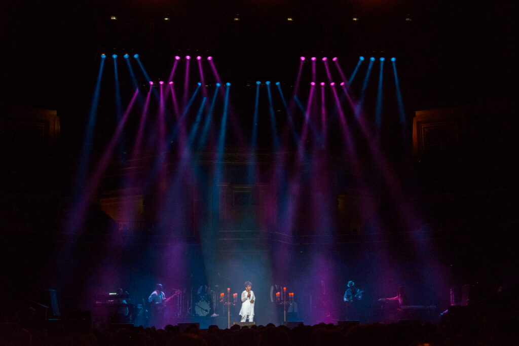 Neil Scrivener has worked for Gladys Knight as her Lighting Designer for a number of years, and works closely with her Production Team. 