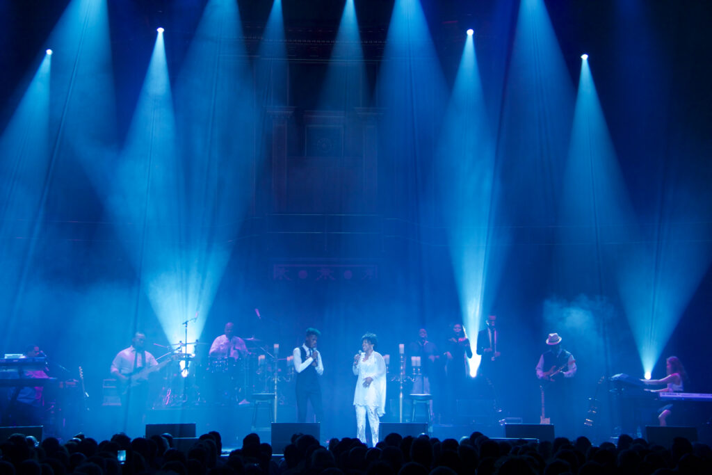 Neil Scrivener has worked for Gladys Knight as her Lighting Designer for a number of years, and works closely with her Production Team. 